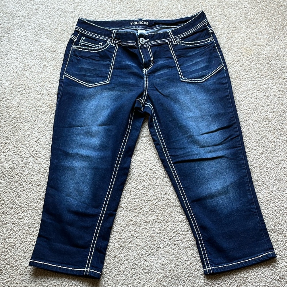 Maurices dark wash denim capris. Size 15/16 reg. Slightly worn. Good condition.
